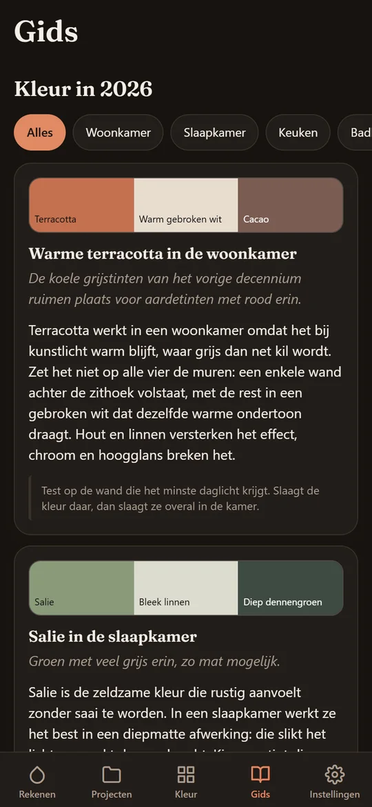De gids met artikels over kleur, met per artikel een strook kleurstalen erboven.
